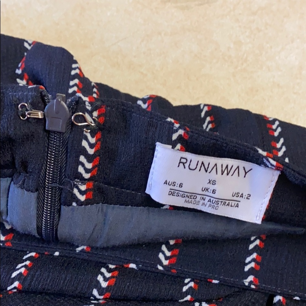 RUNAWAY off the shoulder dress - Picture 6 of 7
